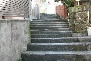 階段の多い街