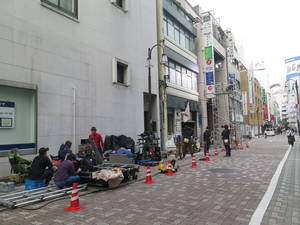 探偵事務所で撮影中